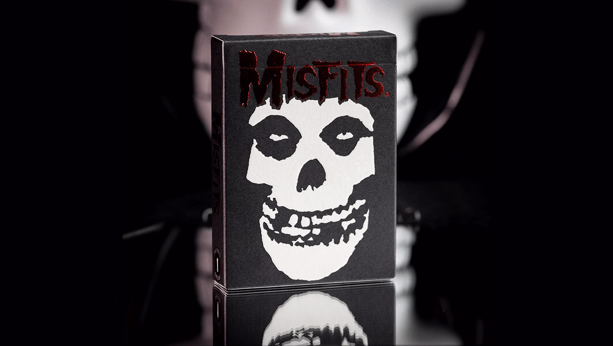 THE MISFITS™ FIEND OFFICIAL PLAYING CARDS magic trick